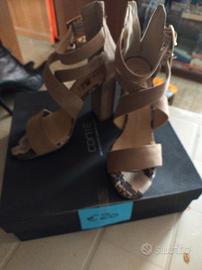 scarpe e stivale nero giardini