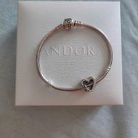 bracciale Pandora con charm infinity 