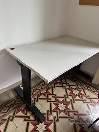 Scrivania 140 cm x 80 cm bianca