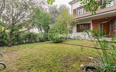 VILLA A SCHIERA DI TESTA - LIBERA SUBITO!