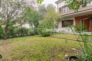 VILLA A SCHIERA DI TESTA - LIBERA SUBITO!