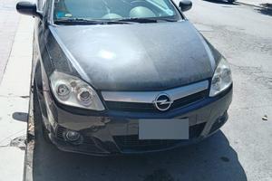opel tigra 2005