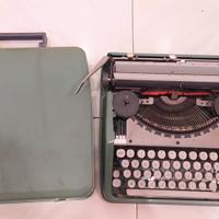 Macchina da scrivere Olivetti. Vintage.