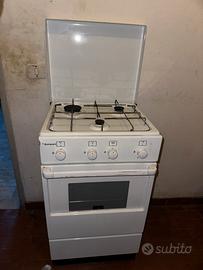 Cucina con forno a gas