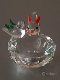 Uccelli su nido e lumaca in vetro