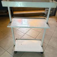 Carrello a 3 ripiani in metallo con ruote