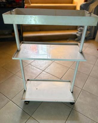 Carrello a 3 ripiani in metallo con ruote