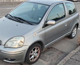 TOYOTA Yaris - 2005