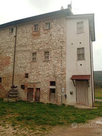 Mantignana, cielo terra 3 liv. in contesto rurale