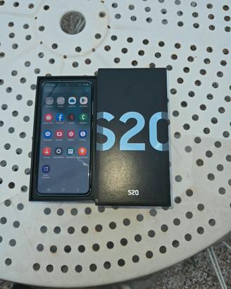 Iphone 14pro max e samsung s20 