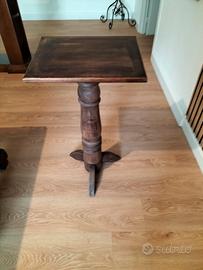 Tavolino in legno altezza cm.74.