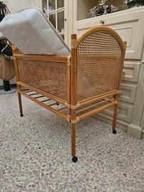 culla di vimini con ruote 