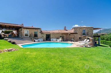 Villa di 310 m² con più di 5 locali a Arzachena