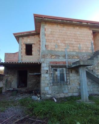 Rustico con giardino