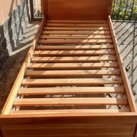 Letto singolo in legno