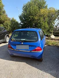 Lancia y 