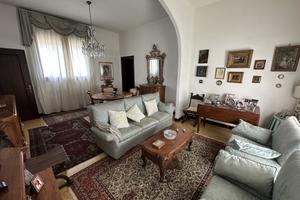 Appartamento signorile con garage in pieno centro