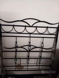 Contorno  letto in ferro battuto senza rete