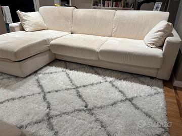 Divano letto tre posti con cassettone e penisola