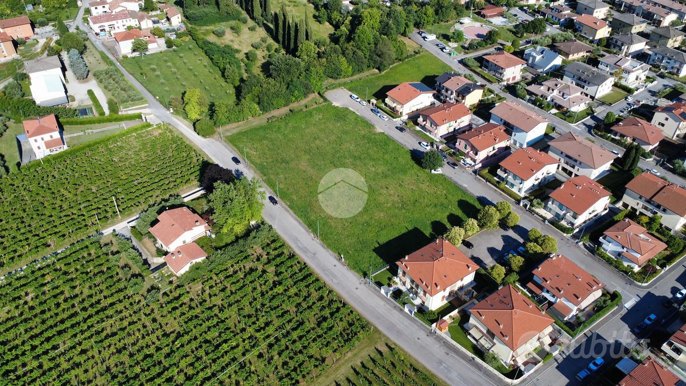 TER. RESIDENZIALE A ILLASI - Vista 2