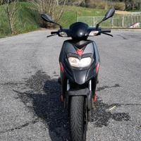 Aprilia SR Motard 