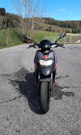 Aprilia SR Motard 