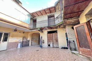 CASA DI CORTE A CALVIZZANO