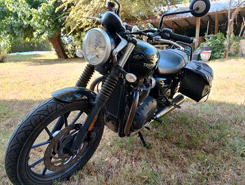 TRIUMPH STREET TWIN 900