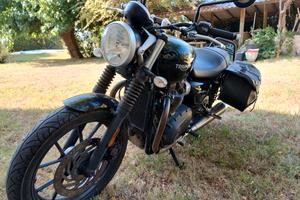 TRIUMPH STREET TWIN 900