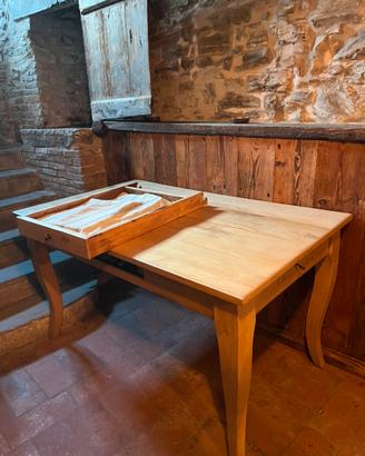 Tavolo rustico in legno massello con 2 cassetti