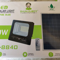 Faro a led con pannello solare