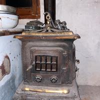 Stufa a legna vintage in ghisa