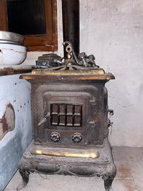 Stufa a legna vintage in ghisa