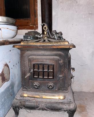 Stufa a legna vintage in ghisa