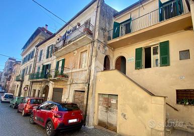 4 LOCALI A VALENTANO