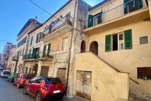 4 LOCALI A VALENTANO
