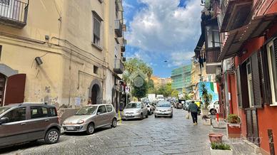 MONOLOCALE A NAPOLI