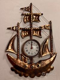 Orologio-veliero in ferro battuto.