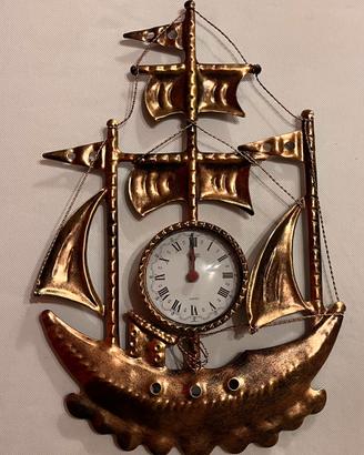 Orologio-veliero in ferro battuto.