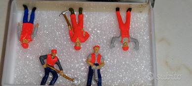 Treni: operai da cantiere in divisa arancio in H0