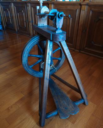 Antico arcolaio in legno