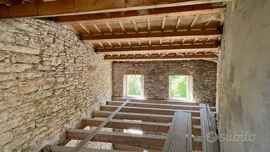 Rustico al grezzo Contrada caratteristica