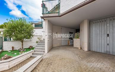 LAURIANO RECENTE VILLA A SCHIERA CON GIARDINO. BOX