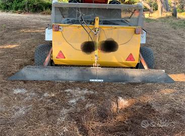 Puliscispiaggia per trattore