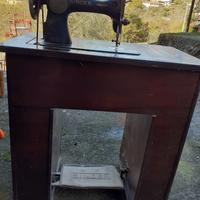 Macchina da cucire singer con mobiletto vintage