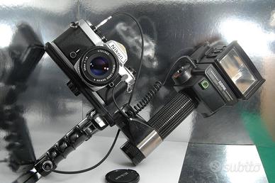 NIKON FE CON FLASH E IMPUGNATURA e 50mm