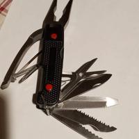 Pinza multifunzionale. Pieggevole