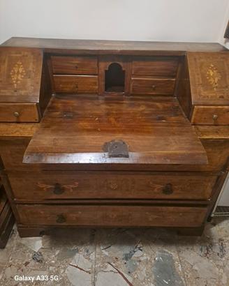 Trumeau antico in legno intarsiato