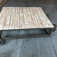 Tavolino basso stile industrial