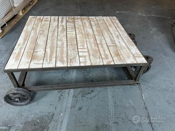 Tavolino basso stile industrial